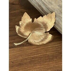 Vintage Gold Tone Leaf Shaped Brooch Pin Costume Jewelry